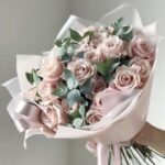 Bukiet różowa róża, eukaliptus
